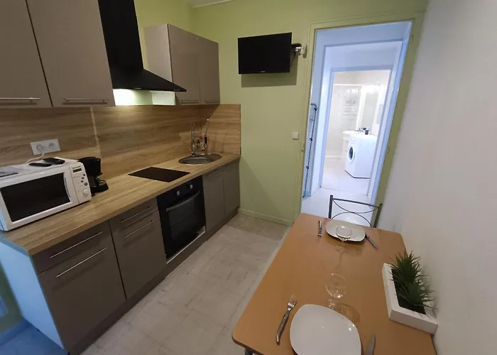 Equipé à 600m Du Centre Thermal *